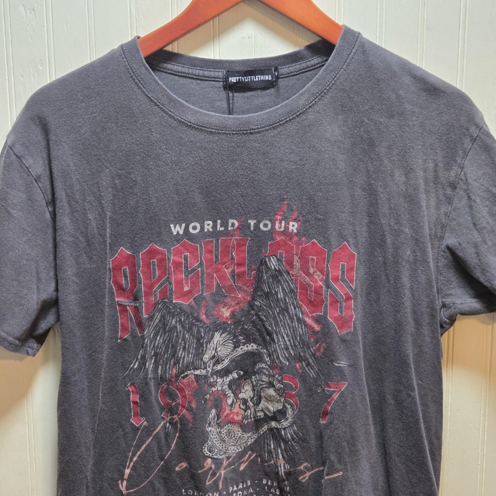 PrettyLittleThing Shirt Womens Medium Gray World Tour Graphic Reckless Tee Top